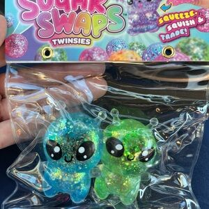 VIRAL Sugar Swap! Twinsies Glitter Alien Plush Set - Blue & Green